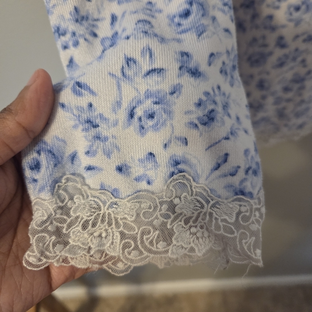 Eileen West Women's Blue Floral Cotton Long Sleeve Top. Sz L - Picture 4 of 7